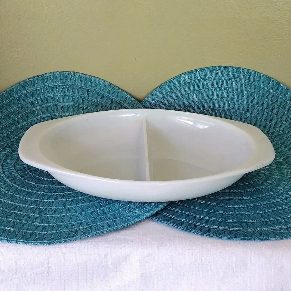 Pyrex‎ VTG White Milk Glass 1.5 Qrt Divided Oval Serving Dish Bowl